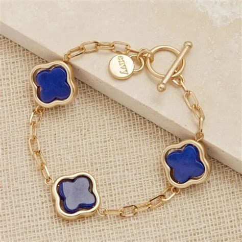 what is the clover bracelet
